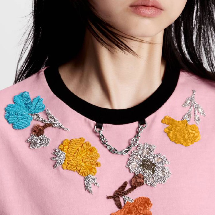 (Women) LOUIS VUITTON SS24  Pink Floral Embroidered Crewneck T-Shirt. 1AFTCO 圖 5