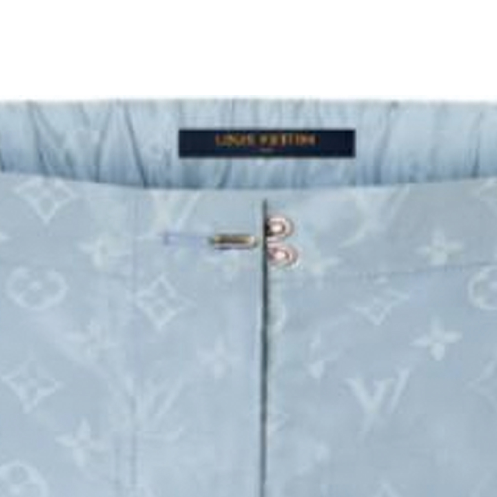 Lookbook (Women) LOUIS VUITTON SS24 Blue  Logo Print Waterproof Wide-Leg Shorts. 1AFDTW