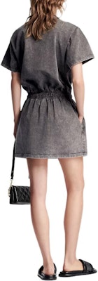 (W) LOUIS VUITTON SS24 Gaun Wanita Abu-Abu Motif Logo Pudar Lengan Pendek. 1AFLQQ Shop (W) LOUIS VUITTON SS24 Gaun Wanita Abu-Abu Motif Logo Pudar Lengan Pendek. 1AFLQQ