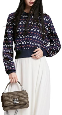 (W) Cárdigan Cuello Redondo Tejido Azul con Logo Grabado LOUIS VUITTON SS24 Mujer. 1AFOVU Purchase (W) Cárdigan Cuello Redondo Tejido Azul con Logo Grabado LOUIS VUITTON SS24 Mujer. 1AFOVU