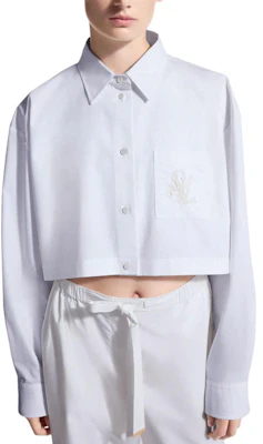 (Women) LOUIS VUITTON SS25 White Short British Embroidery Pearl Button Shirt 1AHHUS Lookbook (Women) LOUIS VUITTON SS25 White Short British Embroidery Pearl Button Shirt 1AHHUS