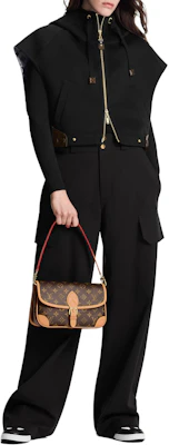 (W) LOUIS VUITTON SS25 Hitam Putih Jaket Zip-Up Boleh Balik 1AG811 Shop (W) LOUIS VUITTON SS25 Hitam Putih Jaket Zip-Up Boleh Balik 1AG811