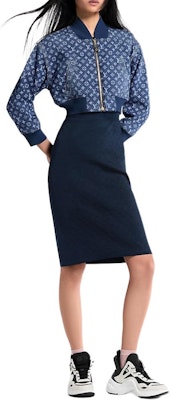 (W) LOUIS VUITTON SS25 Jaket Aviator Crop Denim Monogram Wanita. 1AI175 Details for (W) LOUIS VUITTON SS25 Jaket Aviator Crop Denim Monogram Wanita. 1AI175