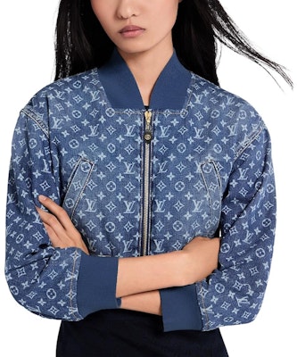 (Women) LOUIS VUITTON SS25 Monogram Denim Short Aviator Jacket for Women 1AI173 Purchase (Women) LOUIS VUITTON SS25 Monogram Denim Short Aviator Jacket for Women 1AI173