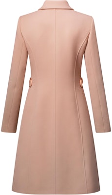 (W) LOUIS VUITTON SS25 粉色修身長袖大衣配領口及鈕扣綁帶 女款 1AHZLY Lookbook (W) LOUIS VUITTON SS25 粉色修身長袖大衣配領口及鈕扣綁帶 女款 1AHZLY