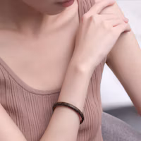 Purchase (W) 路易威登 Vivienne 小牛皮金色手鏈 M6773