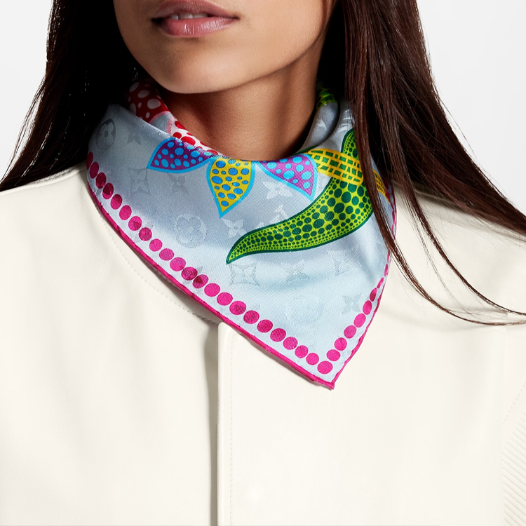 (Women) Louis Vuitton Yayoi Kusama Flowers Silk Scarf Blue Womens. M78315 圖 6