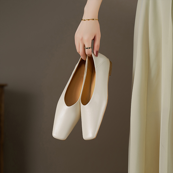 (W) Luiza Barcelos 'Beige Simple Square Toe Flats' 圖 3