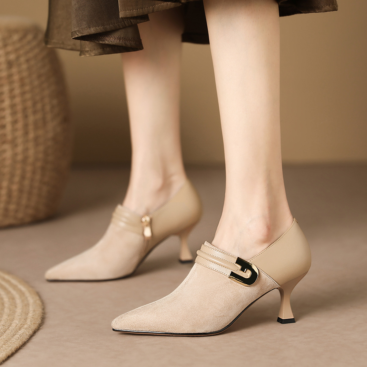 Cheap Luiza Barcelos 頭層牛皮 扣飾尖頭 細跟 高跟鞋 6.5cm 女款