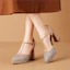 Lookbook (W) Luiza Barcelos 'Sepatu Hak Chunky Pink dengan Kepala Runcing dan Gesper' X9SK0405
