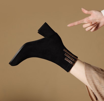 (W) Luiza Barcelos Sepatu Bot Tumit Hitam Kain X902051 Shop (W) Luiza Barcelos Sepatu Bot Tumit Hitam Kain X902051