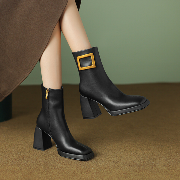 Lookbook (W) But Kasut Buku Luiza Barcelos 'Hitam Suede dengan Gesper Logam' X902009