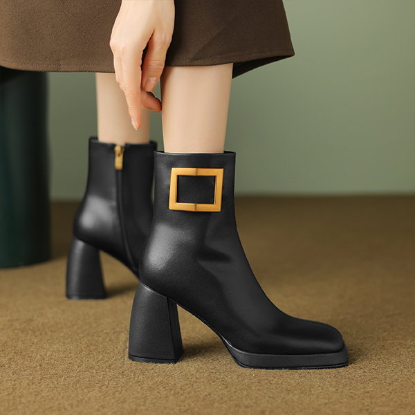 Purchase (W) But Kasut Buku Luiza Barcelos 'Hitam Suede dengan Gesper Logam' X902009