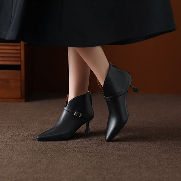 Order (W) Luiza Barcelos 黑色拉链短靴 X902013