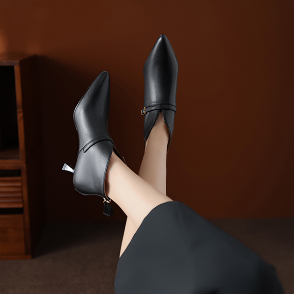 Purchase (W) Luiza Barcelos 黑色拉链短靴 X902013