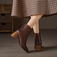 (W) Luiza Barcelos Sepatu Boot Mata Kaki 'Tumit Blok Retro Cokelat' X902060 Order (W) Luiza Barcelos Sepatu Boot Mata Kaki 'Tumit Blok Retro Cokelat' X902060