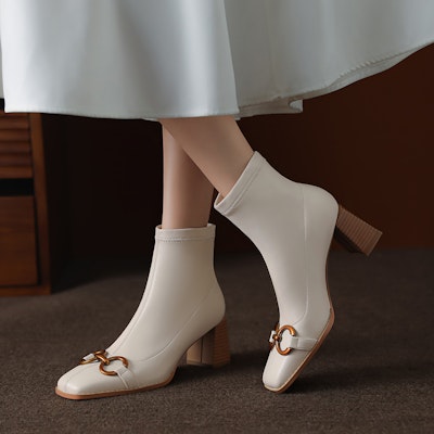 (W) Luiza Barcelos 象牙马衔扣短靴 X902036 Order (W) Luiza Barcelos 象牙马衔扣短靴 X902036