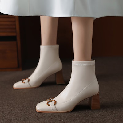 (W) Luiza Barcelos 象牙马衔扣短靴 X902036 Lookbook (W) Luiza Barcelos 象牙马衔扣短靴 X902036