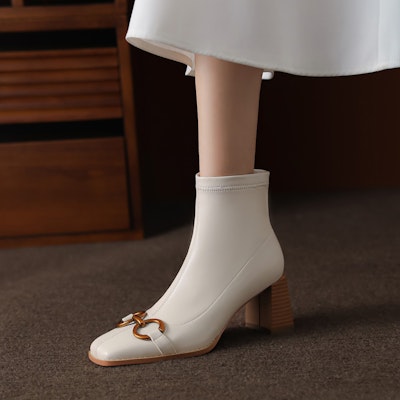 (W) Luiza Barcelos 象牙马衔扣短靴 X902036 Shop (W) Luiza Barcelos 象牙马衔扣短靴 X902036