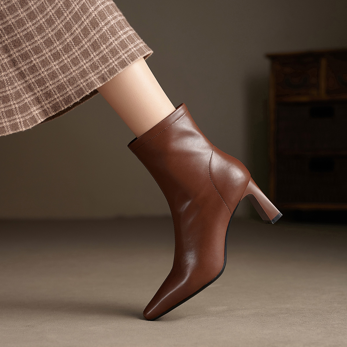 Lookbook (Women) Luiza Barcelos Ankle Boot 'Retro Temperament Brown' X901998