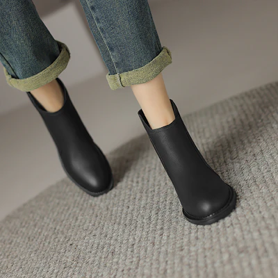 (W) Luiza Barcelos Sepatu Bot Kulit Hitam Pendek X902167 Lookbook (W) Luiza Barcelos Sepatu Bot Kulit Hitam Pendek X902167