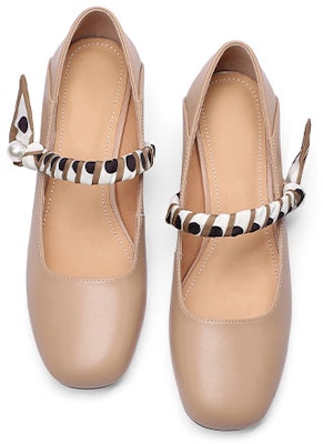 (W) ルイザ バルセロス パールチャーム付きブロックヒールサンダル 'タンレザー' X900873 X900873 Lookbook (W) ルイザ バルセロス パールチャーム付きブロックヒールサンダル 'タンレザー' X900873 X900873