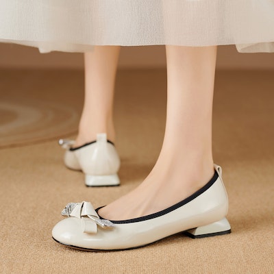 (W) Luiza Barcelos Kasut Flat Kasual 'Beige Bow' X901977 Lookbook (W) Luiza Barcelos Kasut Flat Kasual 'Beige Bow' X901977