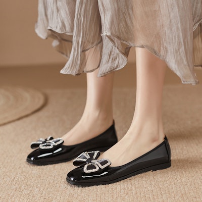 (W) Luiza Barcelos Flat Kasual 'Hitam Crystal Bow' X901222 Purchase (W) Luiza Barcelos Flat Kasual 'Hitam Crystal Bow' X901222