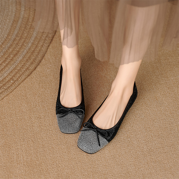 Sizing (W) ルイーザ・バルセロスカジュアルフラット「ブラックラインストーンボウ」 X901937