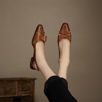 Luiza Barcelos 頭層牛皮 簡約復古蝴蝶結 休閒單鞋 女款 棕色 Order Luiza Barcelos 頭層牛皮 簡約復古蝴蝶結 休閒單鞋 女款 棕色