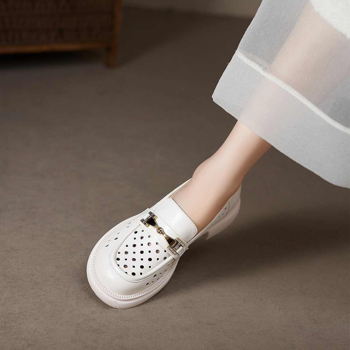 (W) Luiza Barcelos Casual Loafer 'Beige Breathable Cut-Out with Horsebit' 圖 2