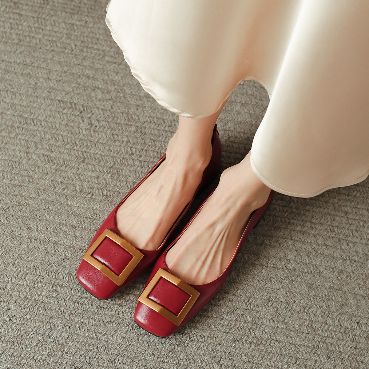 Purchase (W) Luiza Barcelos 3.5厘米金属扣休闲乐福鞋 X901606