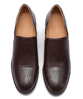 (W) Luiza Barcelos Sepatu Kasual 'Brown Delicate Carving Chunky Heel' X901150 Lookbook (W) Luiza Barcelos Sepatu Kasual 'Brown Delicate Carving Chunky Heel' X901150