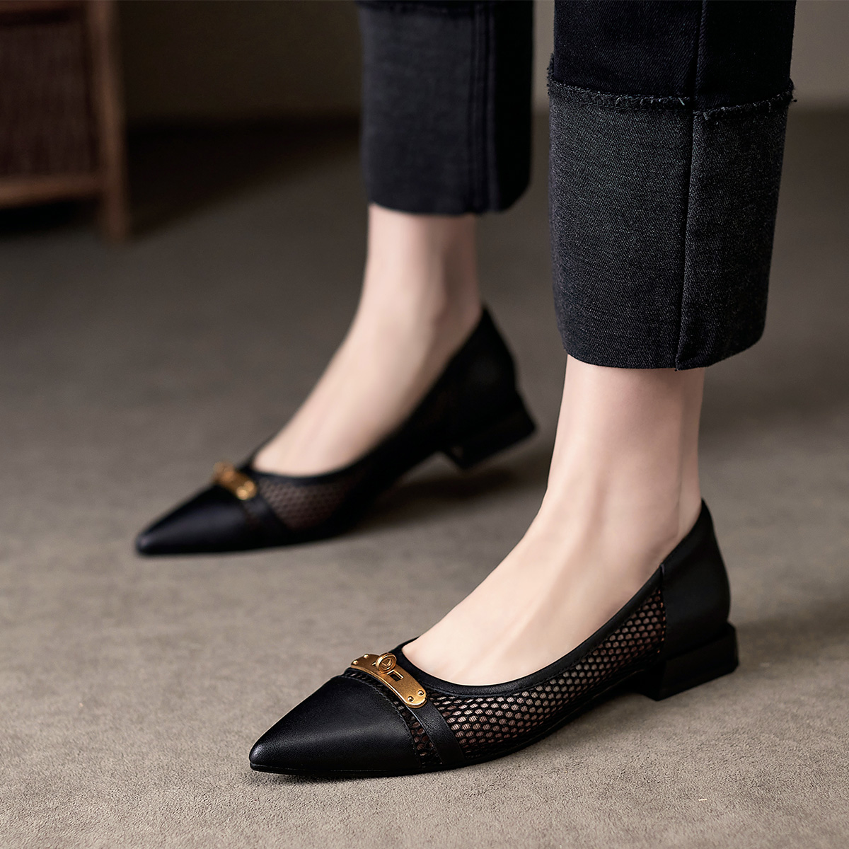 (W) Luiza Barcelos Cut-Out Leather Pumps 'Metallic Pointed Toe Black' 圖 6