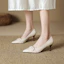 Lookbook (W) Luiza Barcelos Fesyen Tumit Runcing Tali Tunggal Stiletto 'Beige' XWP1SK0397