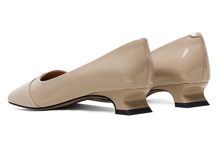 Shop (W) ルイーザ・バルセロス アプリコットパテントフラット X901267