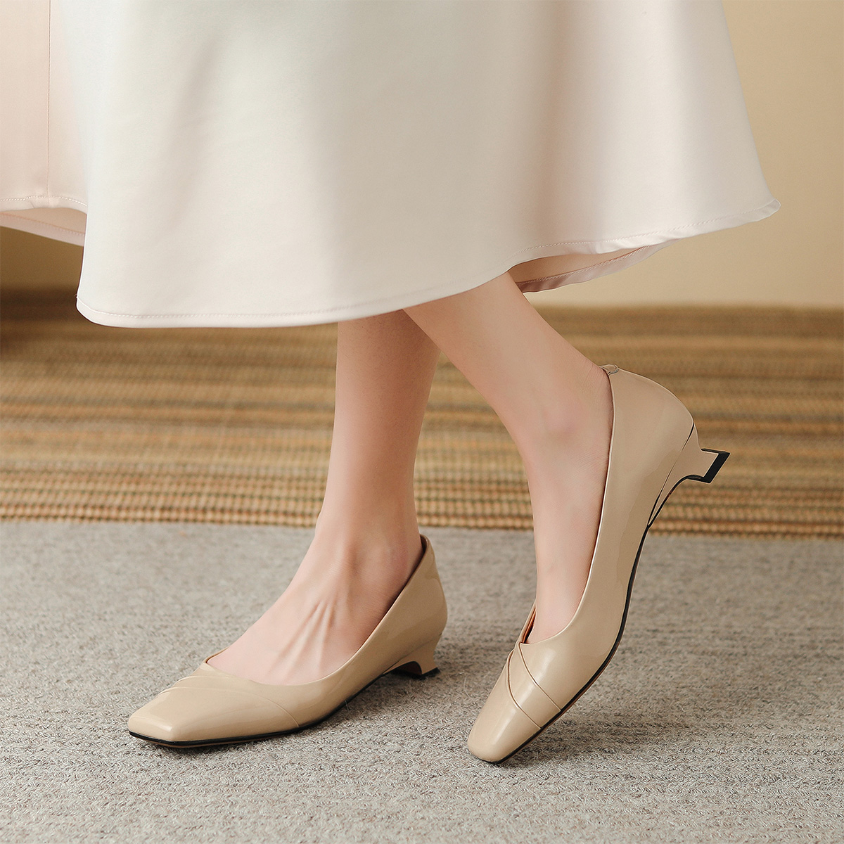 Details for (W) ルイーザ・バルセロス アプリコットパテントフラット X901267