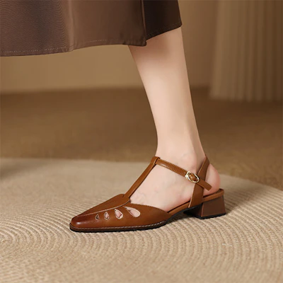 (W) Luiza Barcelos 高跟鞋“法式复古镂空棕色” X901777 Lookbook (W) Luiza Barcelos 高跟鞋“法式复古镂空棕色” X901777