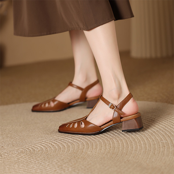 Purchase (W) Luiza Barcelos 高跟鞋“法式复古镂空棕色” X901777