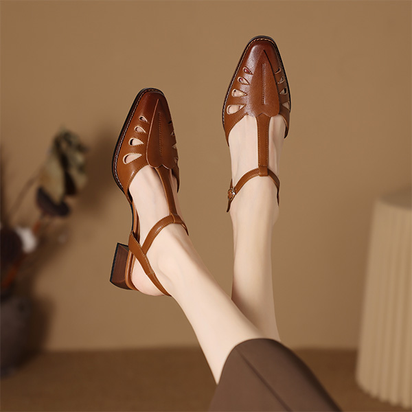 Sizing (W) Luiza Barcelos 高跟鞋“法式复古镂空棕色” X901777