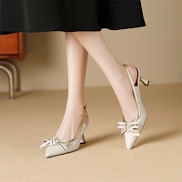 Luiza Barcelos 皮革 時尚蝴蝶結尖頭 細跟 高跟鞋 6.3cm 女款 米白色 Shop Luiza Barcelos 皮革 時尚蝴蝶結尖頭 細跟 高跟鞋 6.3cm 女款 米白色