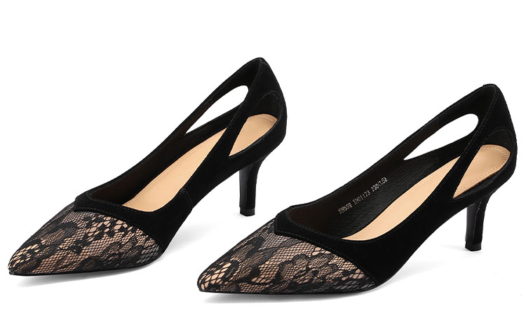 Shop Luiza Barcelos 羊反絨鏤空尖頭搭扣高跟鞋 6cm 女款 黑色