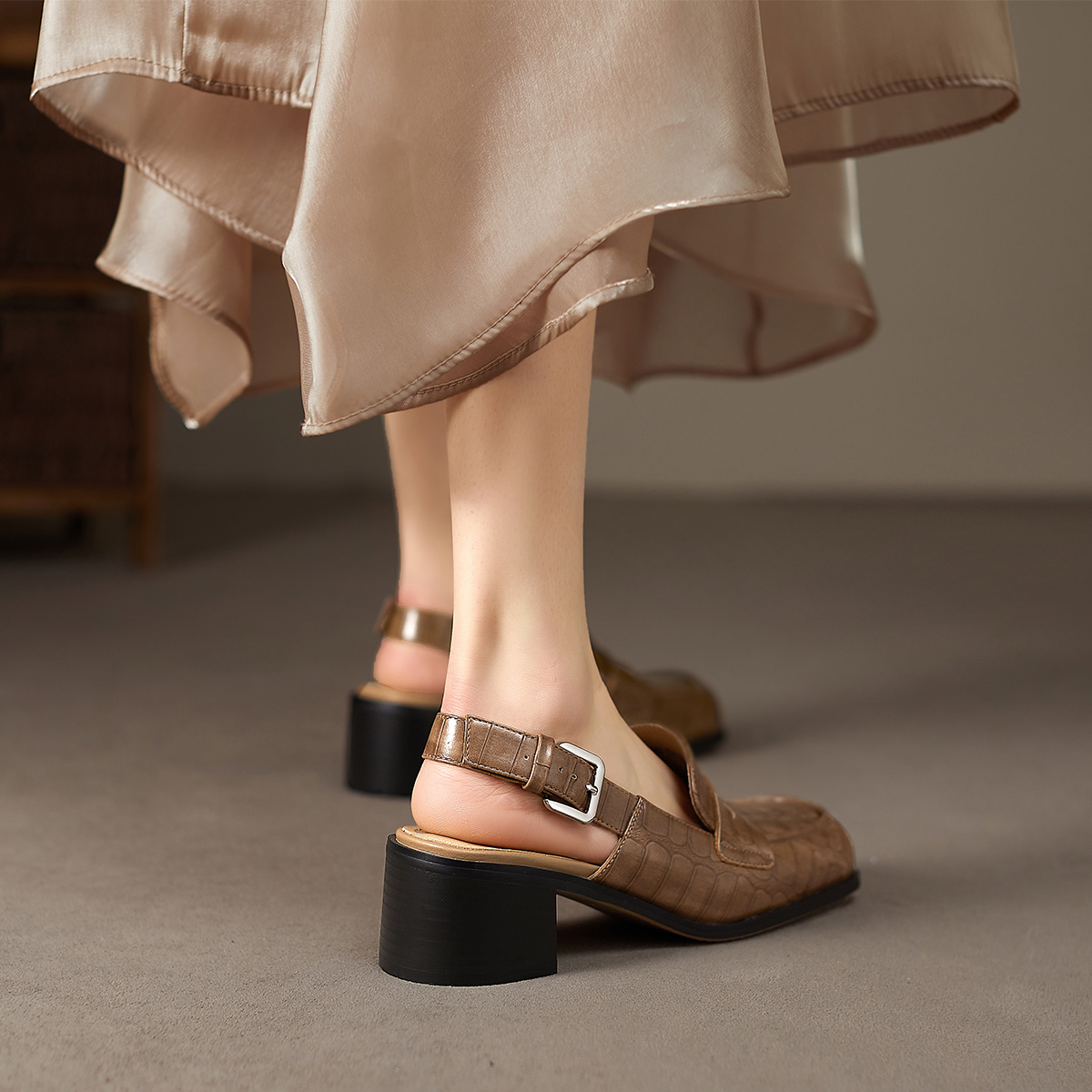 (W) Luiza Barcelos High Heels 'British Retro Square Heel Khaki' 圖 5