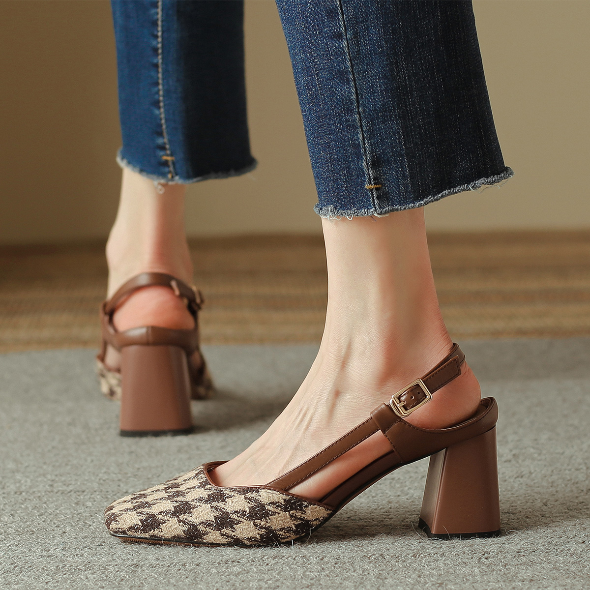 Shop (W) 루이자 바르셀로스 하운즈투스 샌들 (브라운 버클) X901638