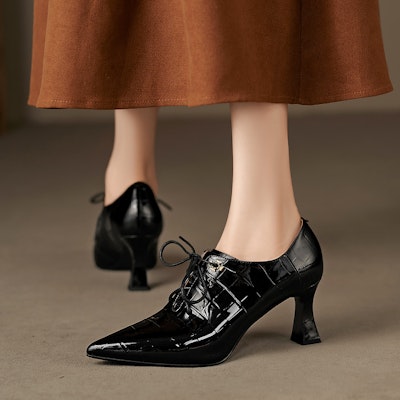 Luiza Barcelos 牛漆皮革 尖頭繫帶 舒適百搭 細跟 高筒鞋 6.7cm 女款 黑色 Shop Luiza Barcelos 牛漆皮革 尖頭繫帶 舒適百搭 細跟 高筒鞋 6.7cm 女款 黑色