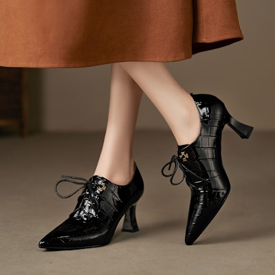 Luiza Barcelos 牛漆皮革 尖頭繫帶 舒適百搭 細跟 高筒鞋 6.7cm 女款 黑色 Details for Luiza Barcelos 牛漆皮革 尖頭繫帶 舒適百搭 細跟 高筒鞋 6.7cm 女款 黑色