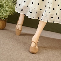 路易莎·巴塞洛斯 皮革 素面閥口舒適 休閒單鞋 女款 杏色 Lookbook 路易莎·巴塞洛斯 皮革 素面閥口舒適 休閒單鞋 女款 杏色