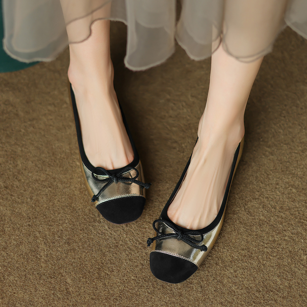 Lookbook (Women) Luiza Barcelos Leather Flat 'Black Gold Bow Tie' X901953