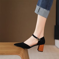 (W) Luiza Barcelos 黑色扣带尖头粗跟女鞋 皮革材质 X9SK0848 Details for (W) Luiza Barcelos 黑色扣带尖头粗跟女鞋 皮革材质 X9SK0848