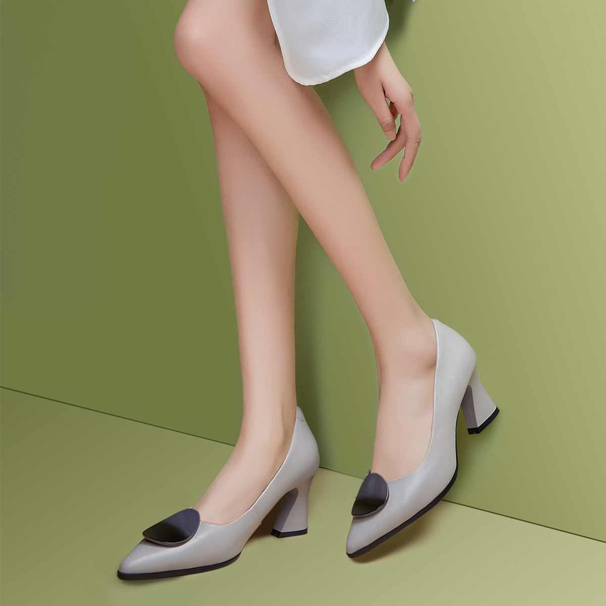 Details for Luiza Barcelos 羊皮個性尖頭搭扣高跟鞋 6.5公分 女款